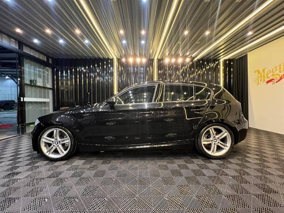 BMW 130i 3.0 SPORT HATCH 24V GASOLINA 4P AUTOMÁTICO BMW 130i 3.0 SPORT HATCH 24V GASOLINA 4P AUTOMÁTICO